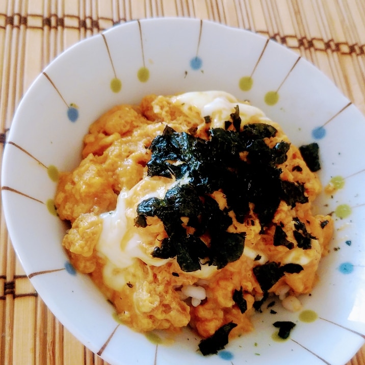 残った鯖缶のタレでとろとろ絶品玉子丼♡